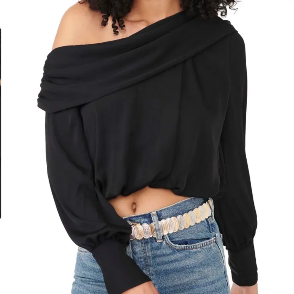 🌟FREE PEOPLE OFF-SHOULDER TOP🌟